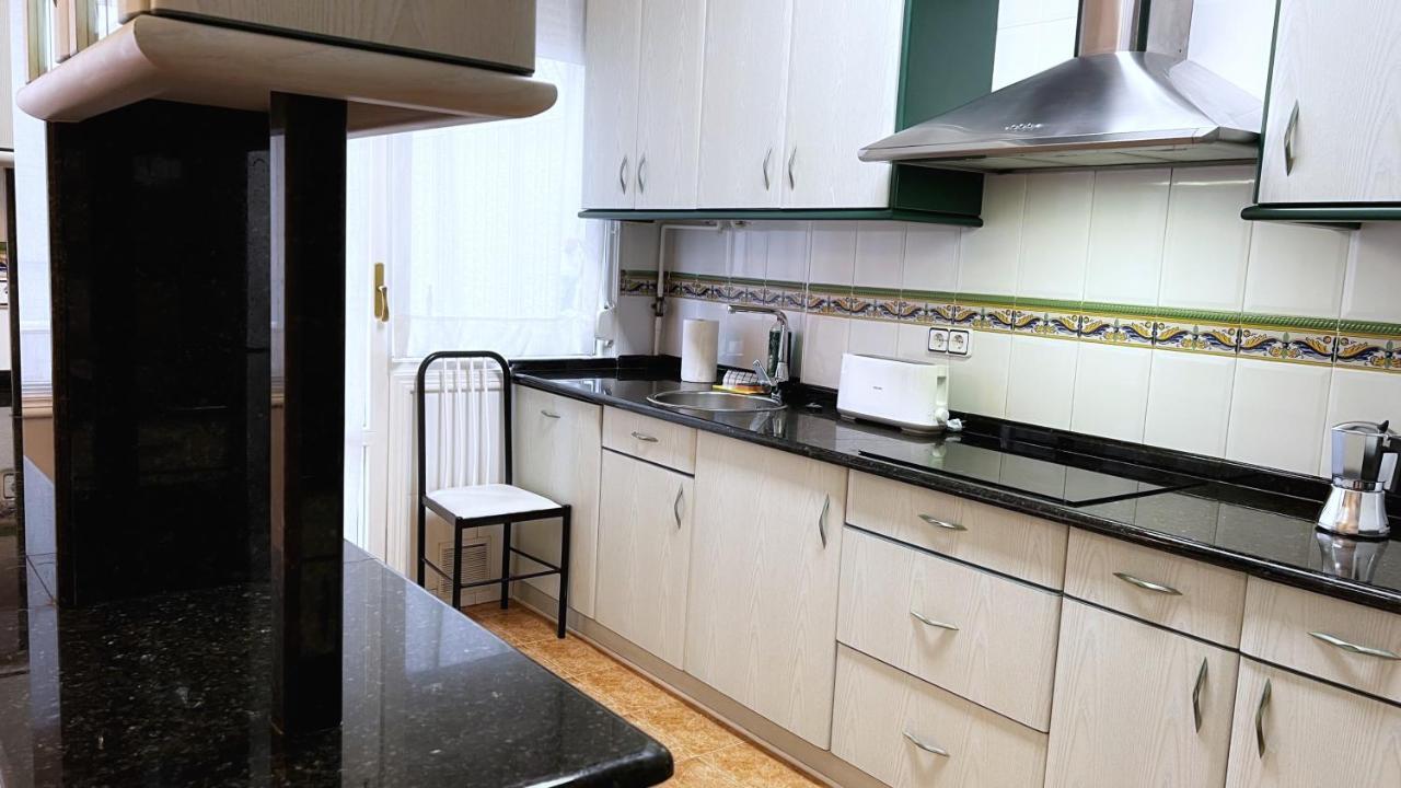 Apartmán Amplio Y Acogedor Cerca Del Guggenheim Bilbao Exteriér fotografie
